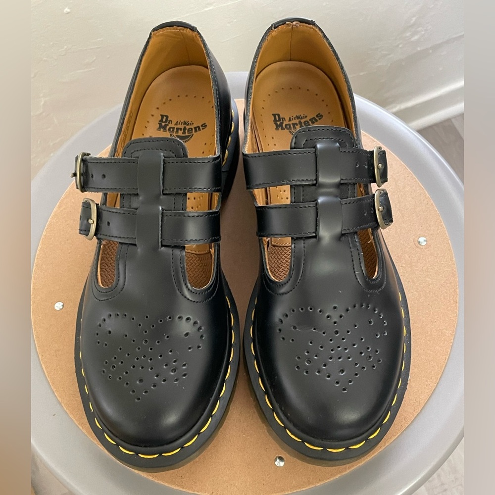 Ladies Dr Martens double-T-strap mary jane style black loafers size 7 US